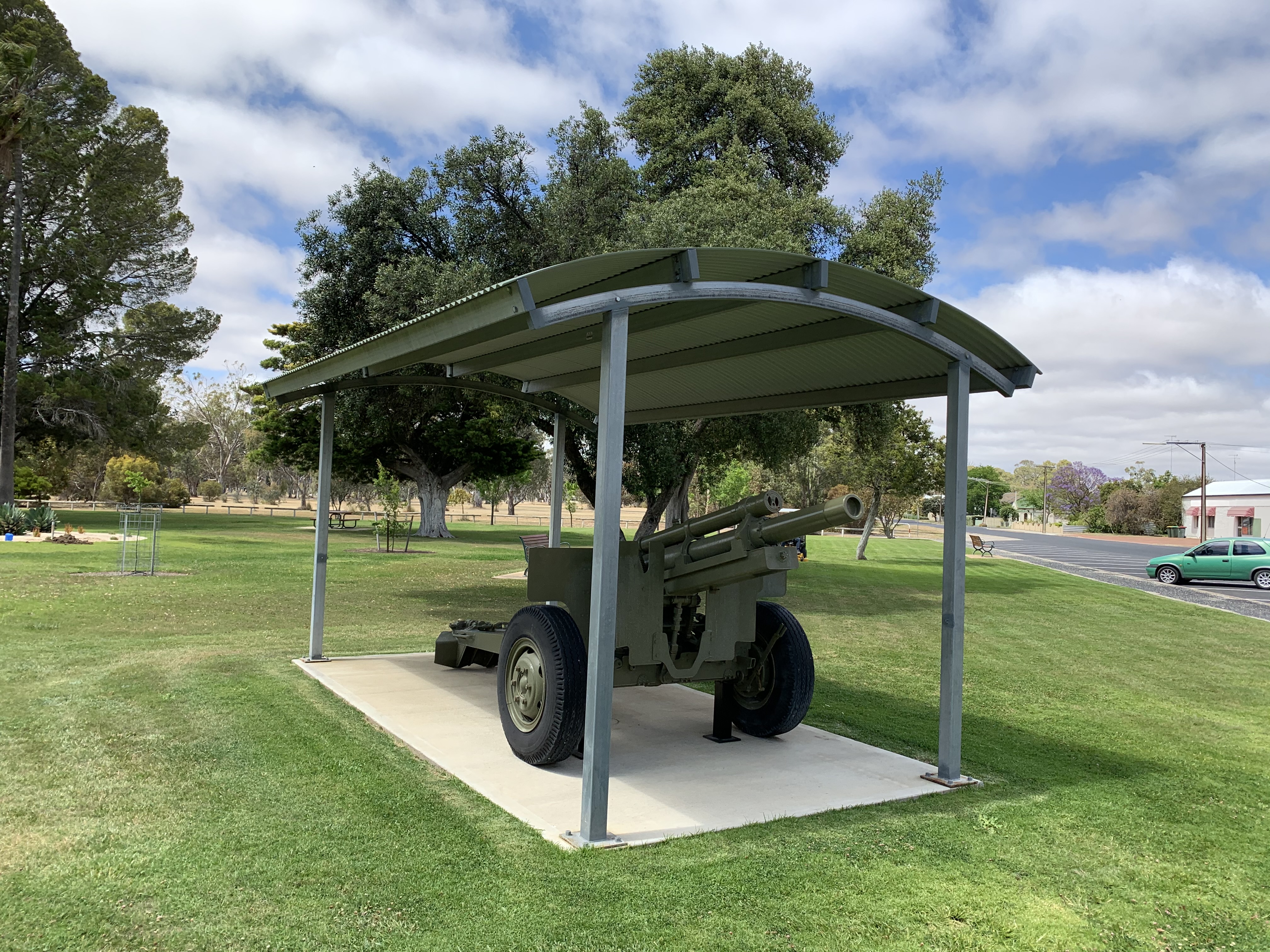 Howitzer Gun Soldiers Park